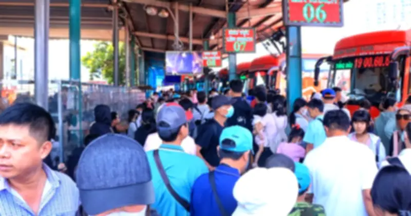 Bến xe Miền Tây đông nghẹt ngày mùng 2 Tết, 49.000 lượt khách về quê