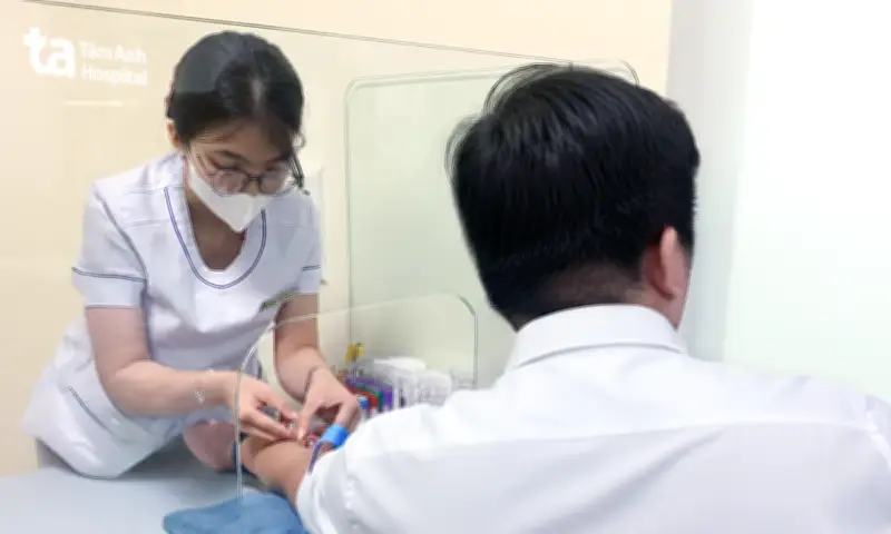 Bệnh nhân tiểu đường hạ đường huyết nguy kịch do uống rượu khi đói