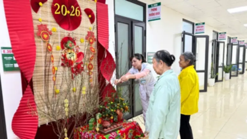 Bệnh viện Gia Lâm, Mỹ Đức trang trí không gian Tết ấm áp, tiếp sức cho bệnh nhân