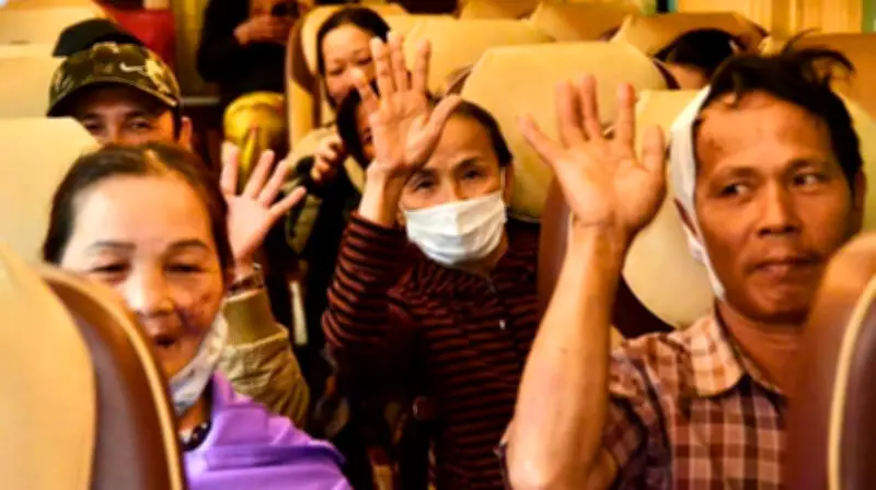 Bệnh Viện Đà Nẵng Tổ Chức Chuyến Xe Nghĩa Tình Đưa Bệnh Nhân Về Quê Đón Tết