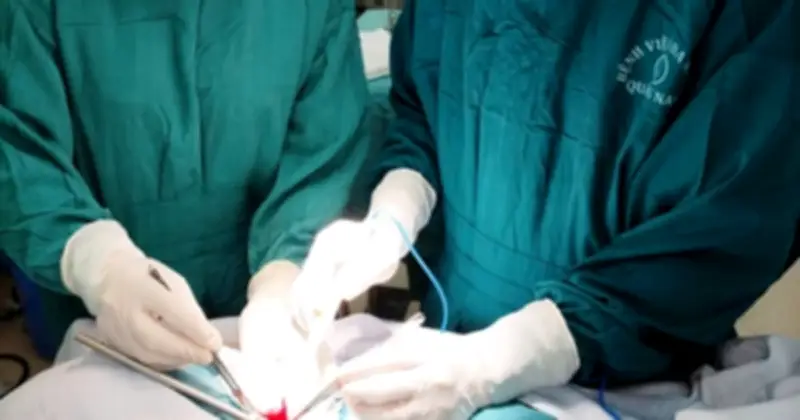 Bệnh viện Quảng Nam cứu sống nam bệnh nhân tự cắt cổ trong tình trạng nguy kịch