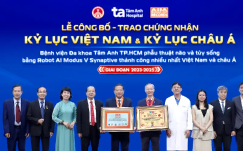 Bệnh viện Tâm Anh TP.HCM xác lập kỷ lục châu Á với Robot AI phẫu thuật não và cột sống