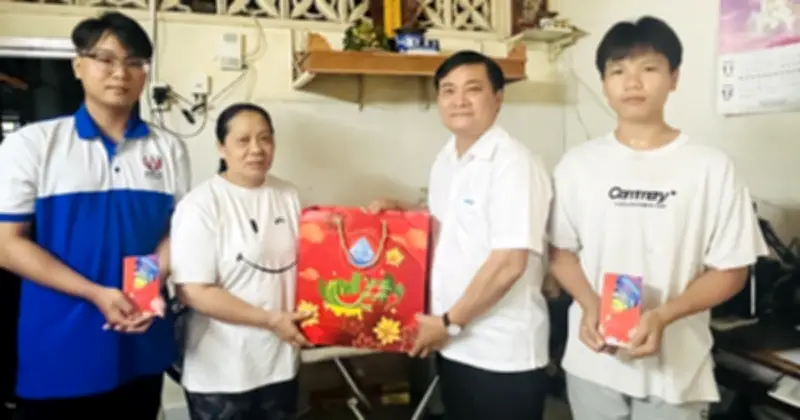 Báo Thanh Niên thăm hỏi, lì xì Tết cho 12 trẻ mồ côi do Covid-19 tại TP.HCM