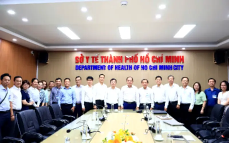 Báo Tuổi Trẻ thăm và chúc mừng ngành y tế TP.HCM nhân Ngày Thầy thuốc Việt Nam