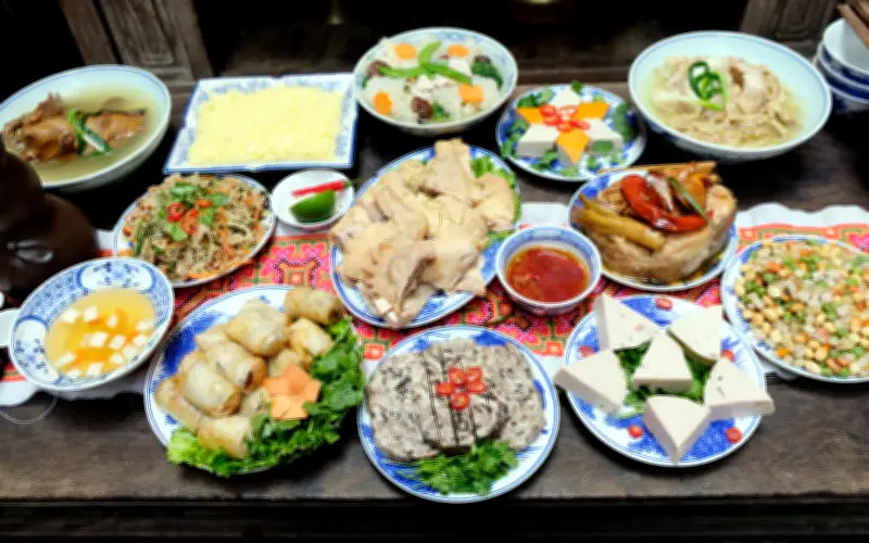 Bảo vệ dạ dày ngày Tết: 3 nguyên tắc vàng và thực phẩm thân thiện