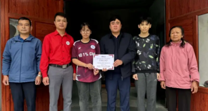 Báo VietnamNet trao hơn 522 triệu đồng hỗ trợ chị Nguyễn Thị Oanh chiến đấu ung thư