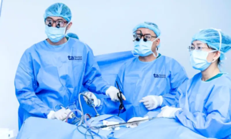 Bé trai viêm ruột thừa cấp được phẫu thuật nội soi thành công, xuất viện sau 2 ngày