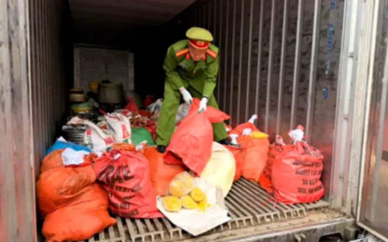 Bắt giữ chủ cơ sở ở Bắc Ninh dùng chất cấm chế biến riêu cua xây