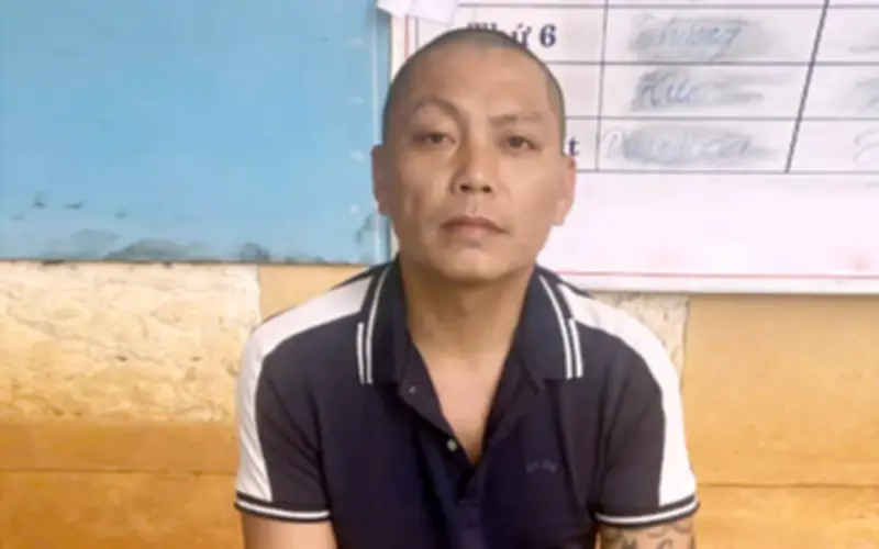 Bắt giữ khẩn cấp kẻ lao lên cabin hành hung tài xế xe khách ở Sơn La