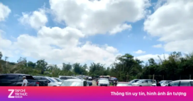 Bát Nháo Bãi Giữ Xe Tự Phát Cạnh Khu Du Lịch Long Vân Garden Ở Đắk Lắk