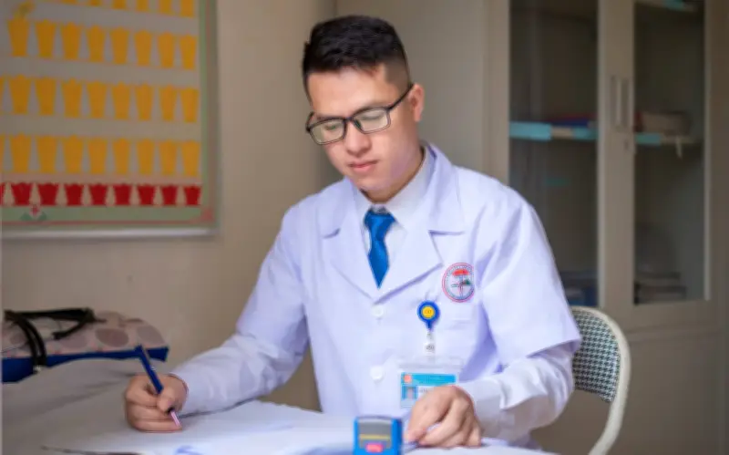 Bác sĩ trẻ vùng cao chiến thắng suy thận, ước mong trở lại với áo blouse trắng