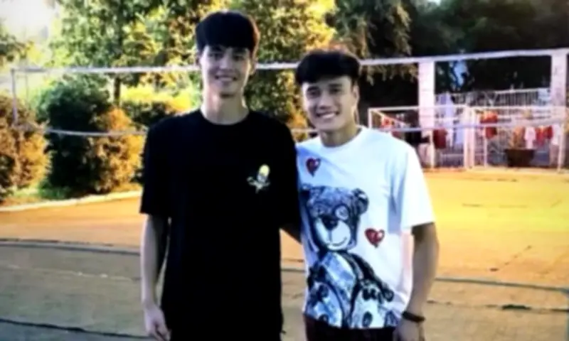 Bùi Tiến Dũng chúc mừng sinh nhật Trung Kiên, hình ảnh hai thủ môn gây ấn tượng