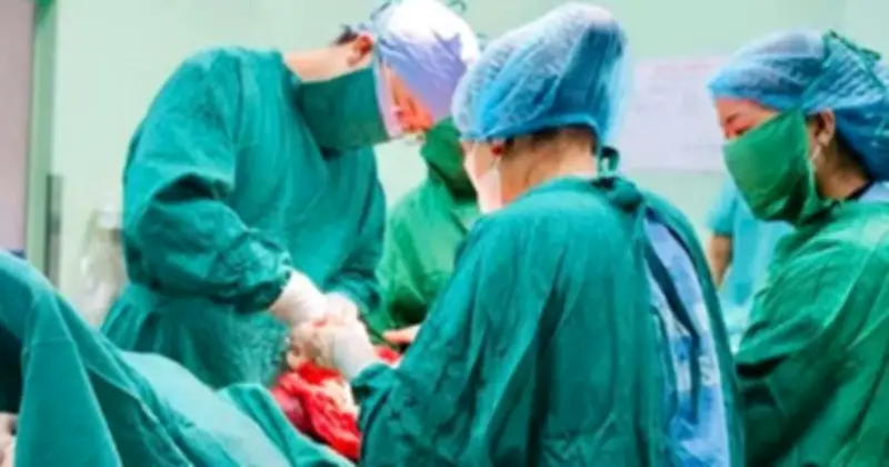 Bệnh viện Sản Nhi Nghệ An cứu sống mẹ và bé sơ sinh 700g từ ca rau bong non hiểm nghèo