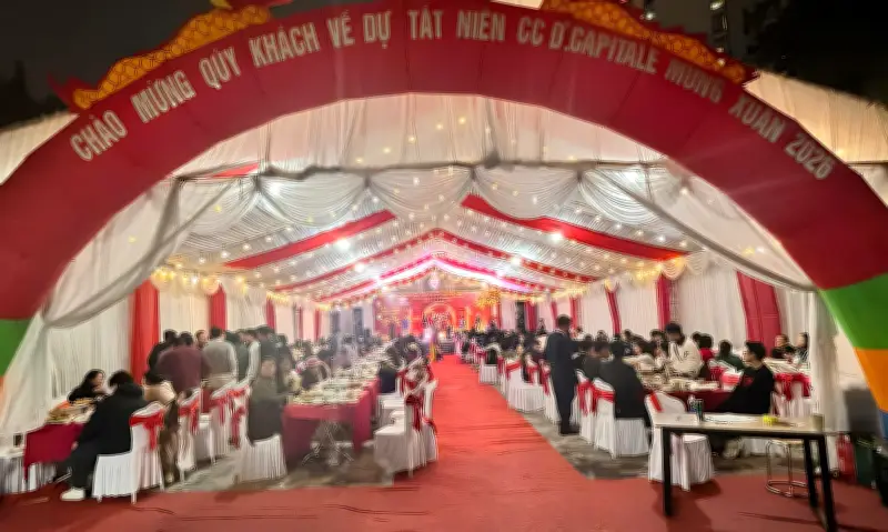 Cư dân chung cư Hà Nội góp tiền tổ chức tiệc tất niên, xóa tan không khí 'kín cổng cao tường'