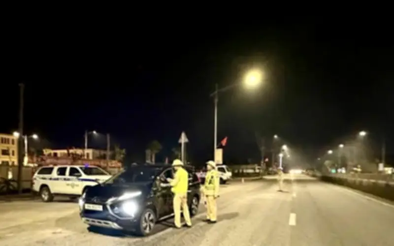 Cô gái Hà Tĩnh vi phạm nồng độ cồn vì bị bạn bè ép uống bia