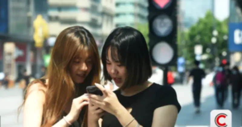 Cô gái Trung Quốc hẹn hò với chatbot AI: Mối quan hệ ảo thách thức chính sách dân số