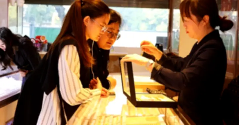 Cô gái Trung Quốc sinh năm 1997 thu lãi 414 triệu đồng nhờ đầu tư vàng trong 23 ngày