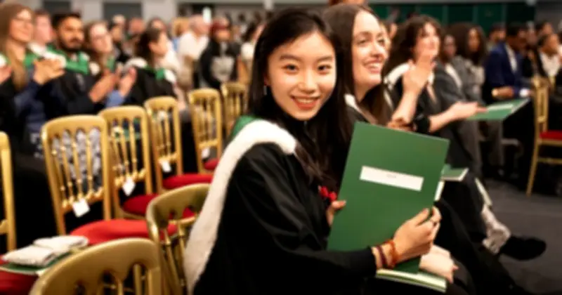 Cơ Hội Vàng: Học Bổng Toàn Phần Thạc Sĩ STEM Cho Nữ Giới Việt Tại Anh, Úc, Mỹ