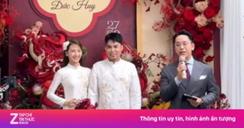 Đức Huy và MC Mù Tạt tình tứ trong đám hỏi, dự định kết hôn vào cuối năm