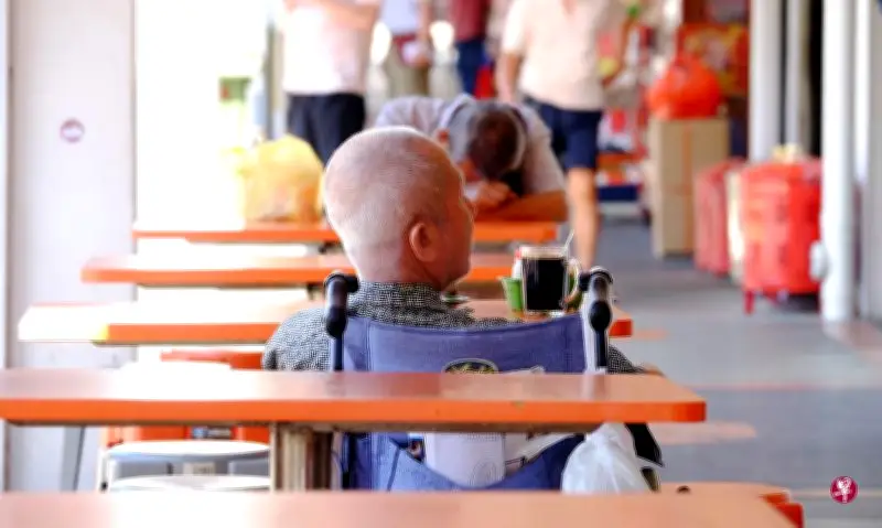 Cụ ông 93 tuổi để lại toàn bộ tài sản cho người hàng xóm chăm sóc suốt 12 năm