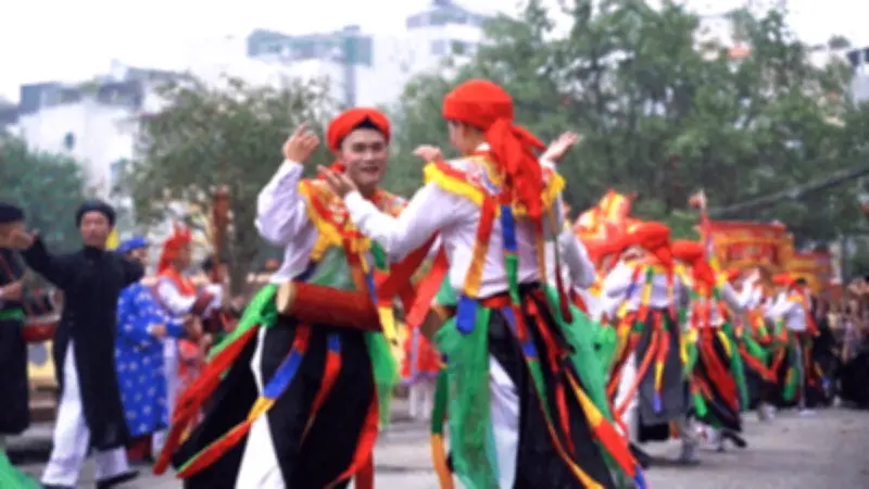 Độc đáo màn trải lăng ma phấn môi son môi mùa bóng ở Hà Nội