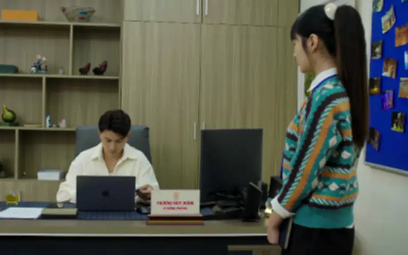 Cô Y tá vào văn phòng sếp tìm cơ hội thăng tiến, nhận ngay nhiệm vụ lạ lùng