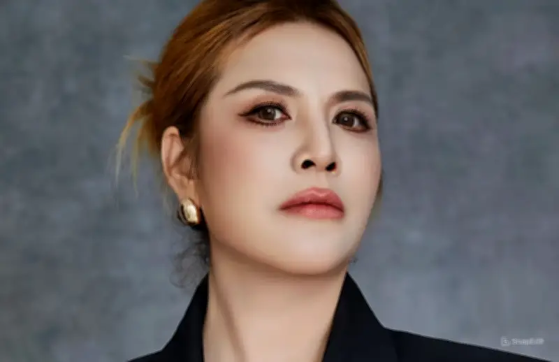 Ca sĩ Na Yina bị Hồ Bắc thu hồi giấy phép biểu diễn vì tiền sử vi phạm