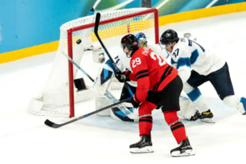 Canada Thắng Phần Lan Gây Tranh Cãi Nhờ Bàn Thắng Việt Vị Của MacKinnon Tại Olympic 2026