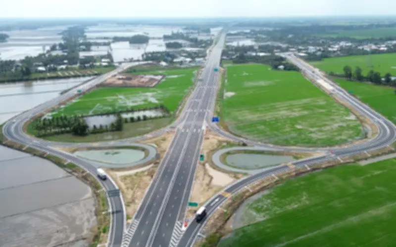 Cao tốc Cần Thơ - Cà Mau khai thác tạm trạm dừng nghỉ phục vụ Tết 2026