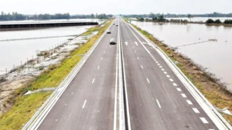 Cao tốc Cần Thơ-Cà Mau thông xe toàn tuyến, rút ngắn thời gian di chuyển còn hơn 90 phút