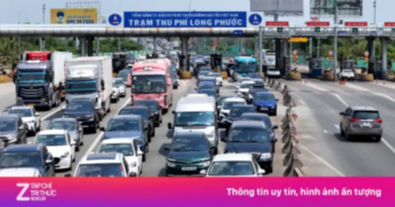 Cao tốc hướng TP.HCM quá tải ngày cuối Tết, tai nạn liên hoàn gây ùn ứ nghiêm trọng