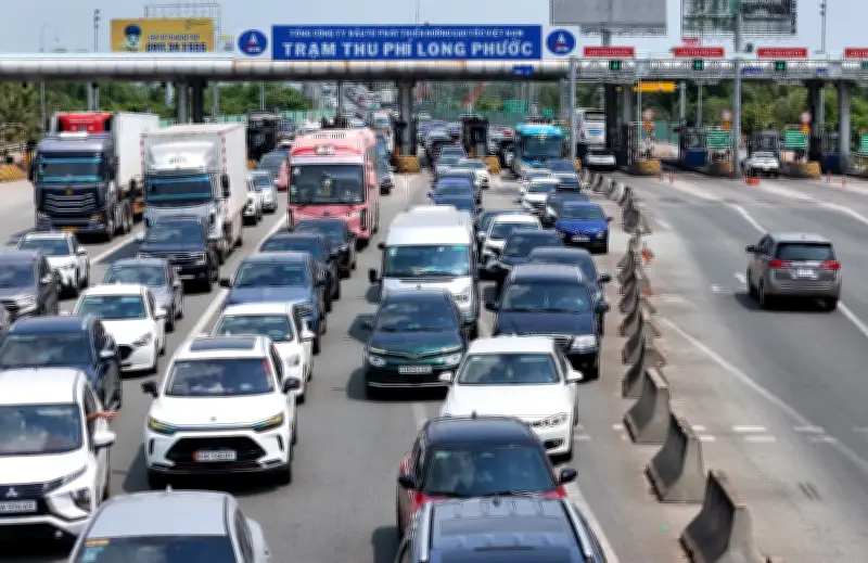 Cao tốc hướng về TP.HCM quá tải trong ngày cuối kỳ nghỉ Tết Nguyên đán