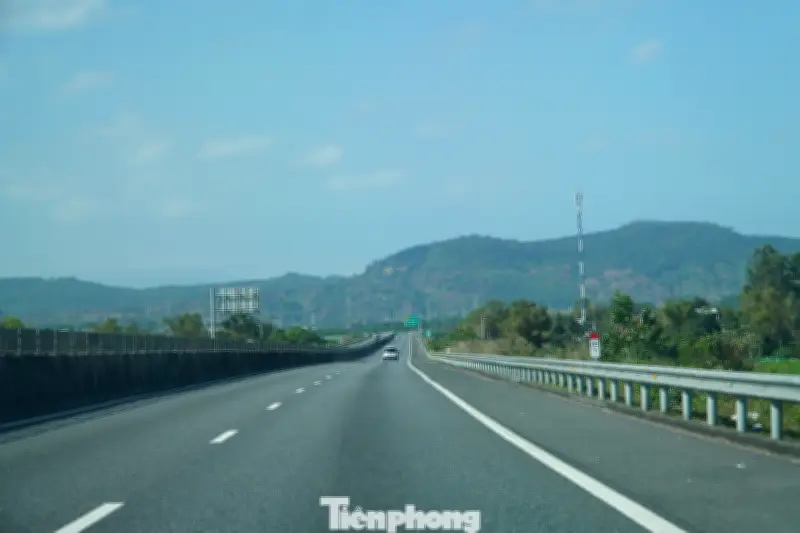 Cao tốc Đà Nẵng - Quảng Ngãi vắng vẻ bất thường trong ngày cận Tết