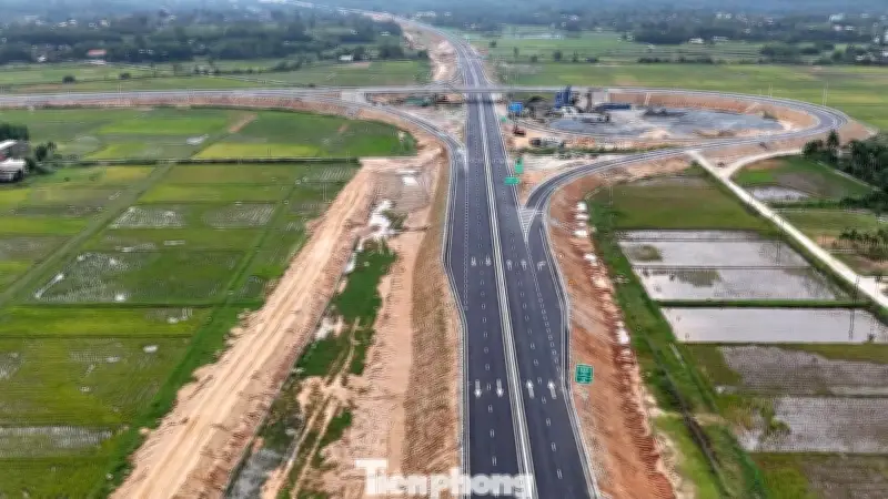 Cao tốc Quảng Ngãi - Hoài Nhơn chính thức thông xe, phục vụ Tết Nguyên đán
