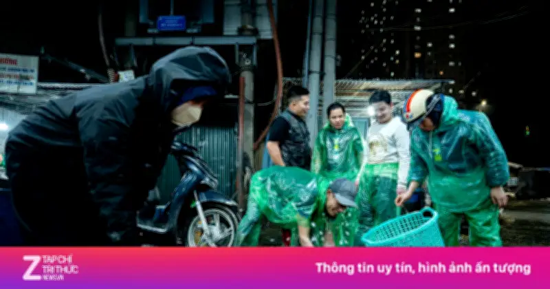 Giá cá chép cúng ông Công ông Táo giảm mạnh, chợ cá Yên Sở vắng vẻ bất thường