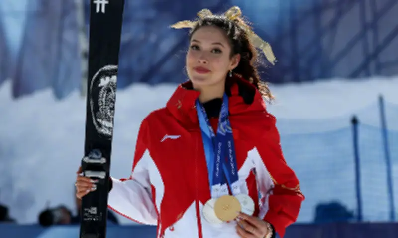 Cốc Ái Lăng giành HCV Olympic 2026, nhận tin bà ngoại qua đời sau chiến thắng