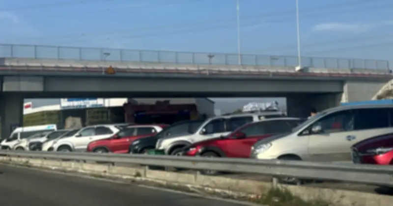 Cục Đường bộ lên tiếng về tình trạng ùn tắc tại trạm dừng chân cao tốc dịp Tết