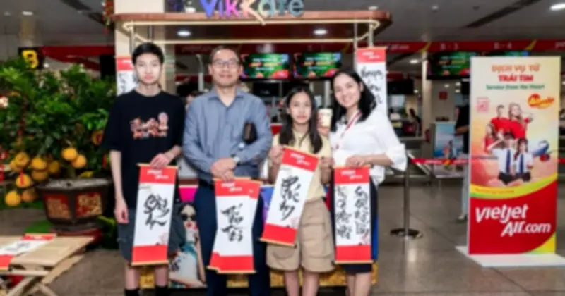 Cục trưởng Hàng không kiểm tra Tân Sơn Nhất trong cao điểm Tết, sân bay đạt kỷ lục khách