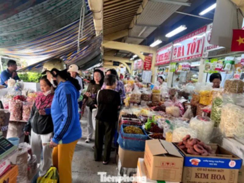 Chợ Bình Tây vắng vẻ dịp cận Tết, tiểu thương lo lỗ không dám trữ hàng