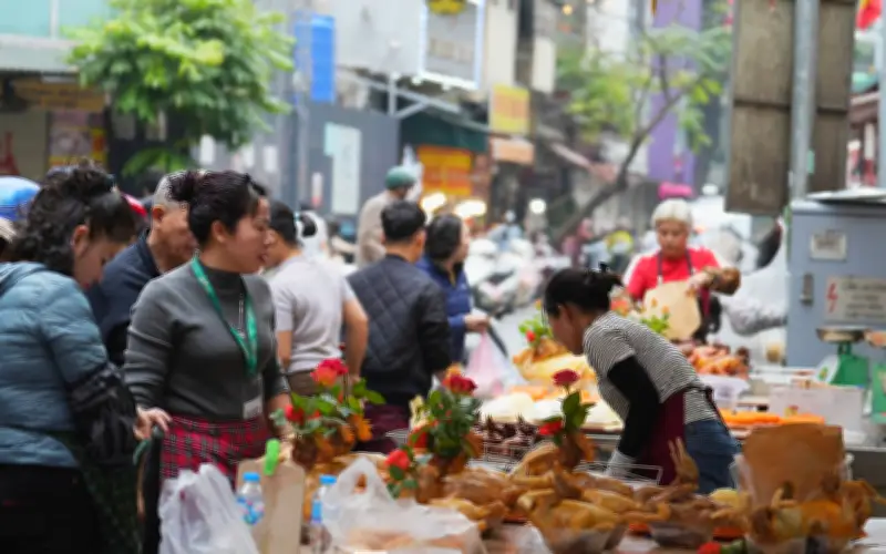 Chợ Hà Nội nhộn nhịp ngày Lễ hội hoa vàng mừng 3 Tết