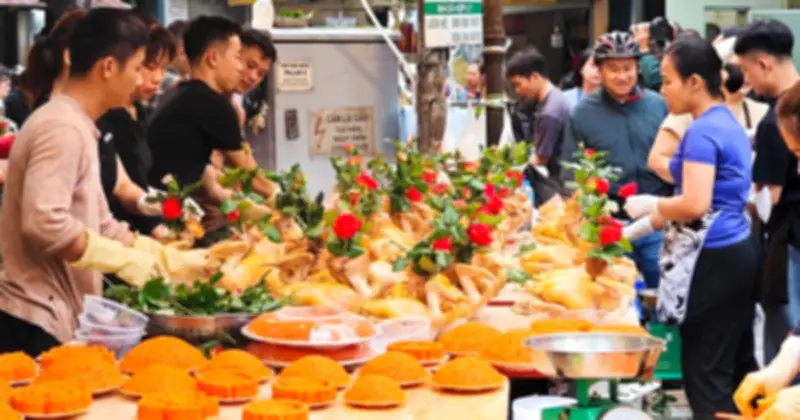 Chợ Hàng Bè nhộn nhịp sáng cuối năm, thực phẩm sẵn 'cháy hàng' dù giá cao