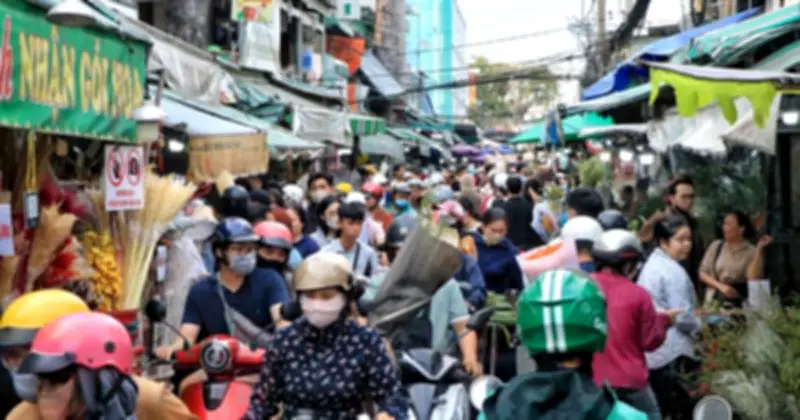 Chợ hoa Hồ Thị Kỷ TP.HCM chật kín người mua sắm cận Tết Nguyên đán