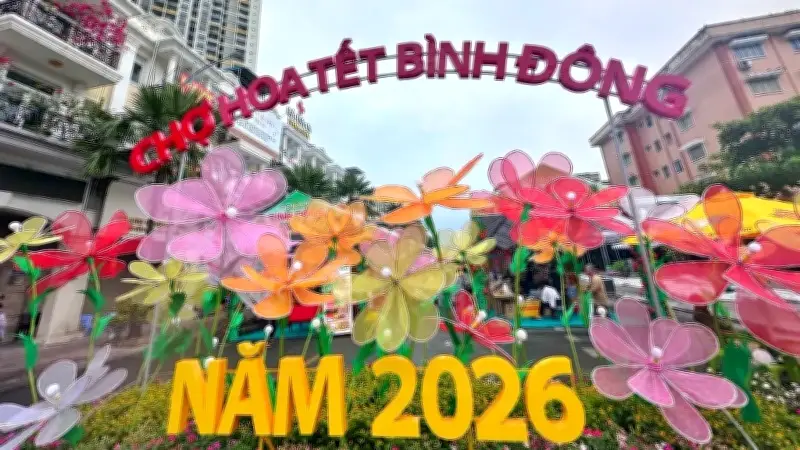 Chợ Hoa Tết Bình Đông: Hơn 500 Gian Hàng Rực Rỡ, Gìn Giữ Hồn Xuân Truyền Thống