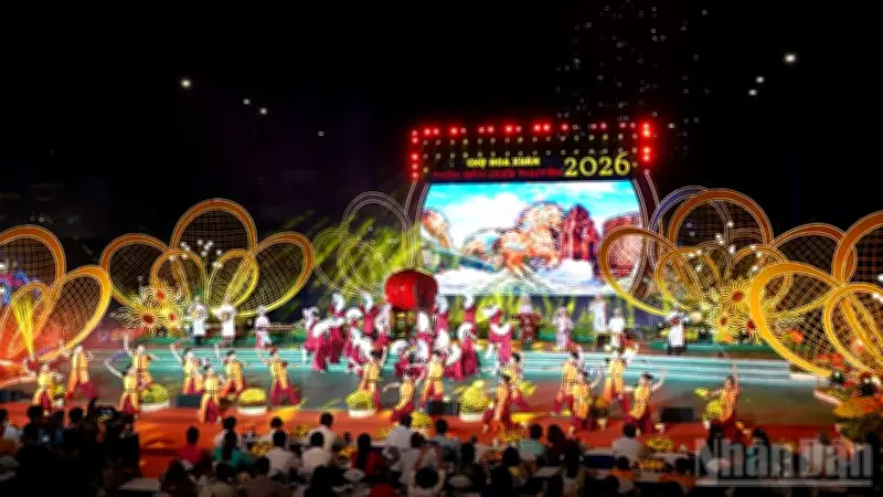 Chợ Hoa Xuân 'Trên Bến Dưới Thuyền' 2026: Điểm Nhấn 'Phú Định Nghênh Xuân' Và Không Gian Gốm Hoa Độc Đáo