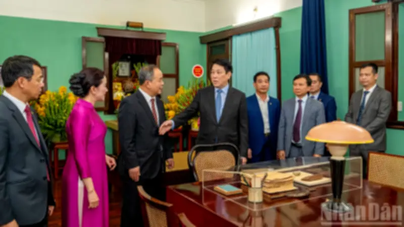 Chủ tịch nước Lương Cường dâng hương tưởng nhớ Bác Hồ tại Nhà 67 và Bắc Bộ Phủ