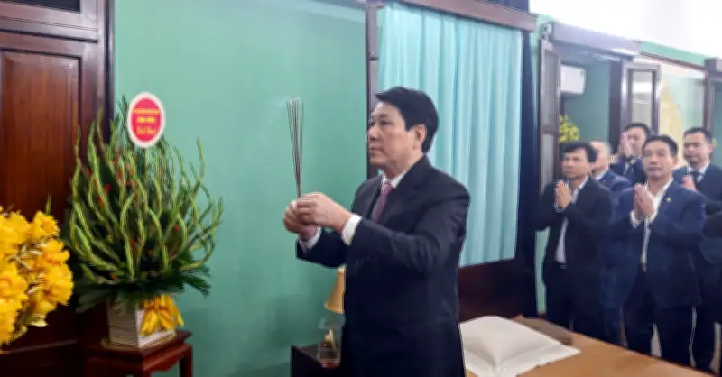 Chủ tịch nước Lương Cường dâng hương tưởng niệm Chủ tịch Hồ Chí Minh tại Nhà 67