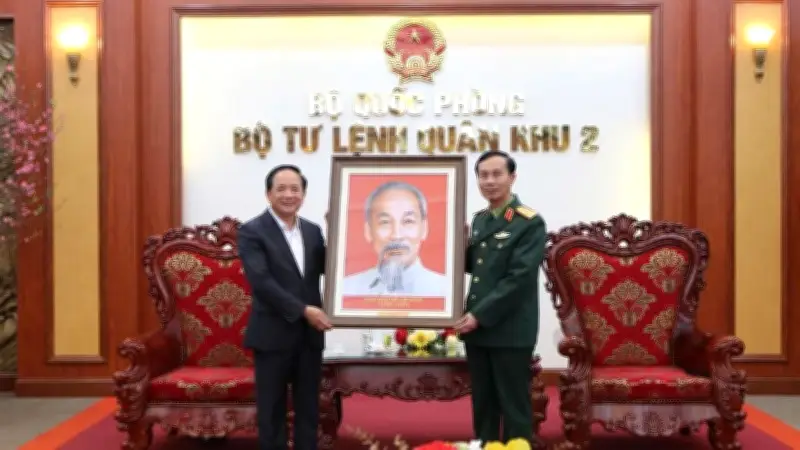 Chủ tịch nước Trịnh Văn Quyết thăm, chúc Tết Quân khu 2 và đánh giá cao thành tích bảo vệ Tổ quốc