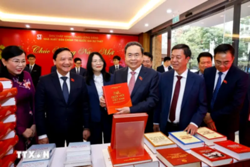 Chủ tịch Quốc hội dự lễ giới thiệu bộ sách luật được thông qua tại kỳ họp thứ 10