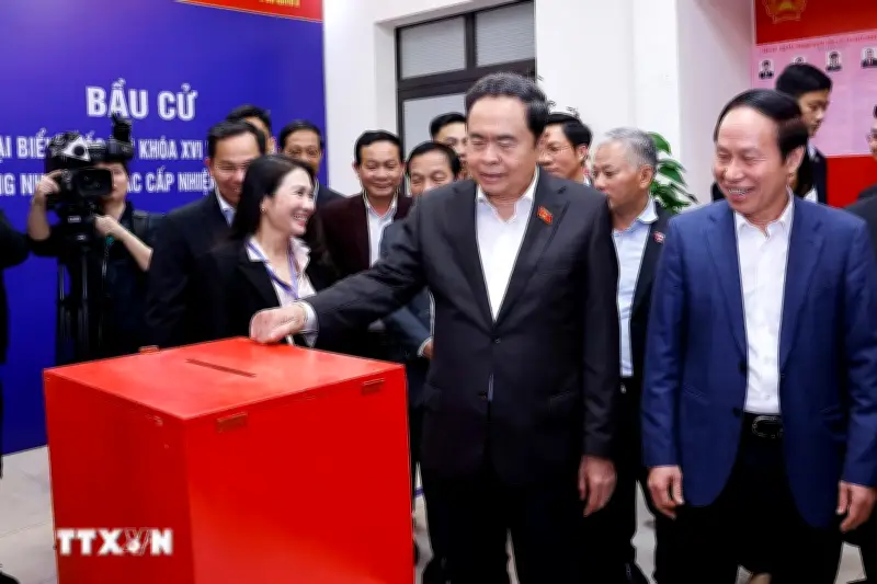 Chủ tịch Quốc hội kiểm tra công tác chuẩn bị bầu cử tại Hải Phòng