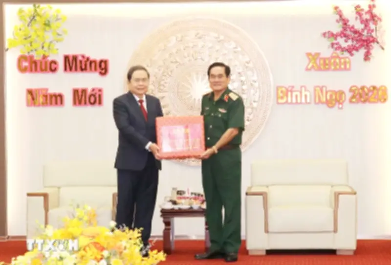 Chủ tịch Quốc hội Trần Thanh Mẫn thăm, chúc Tết và tặng quà tại Quân khu 9